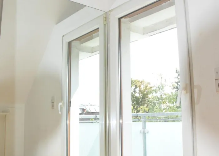 Central-vintage With Free Parking And 5min Walk To Metro
