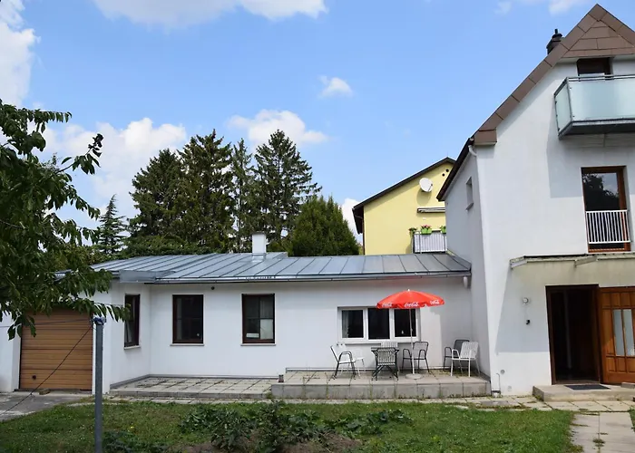 Central-vintage With Free Parking And 5min Walk To Metro