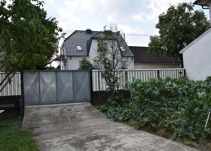 Central-vintage With Free Parking And 5min Walk To Metro Βίλα