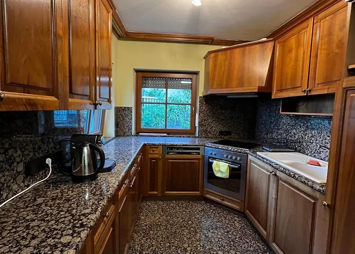 Central-vintage With Free Parking And 5min Walk To Metro